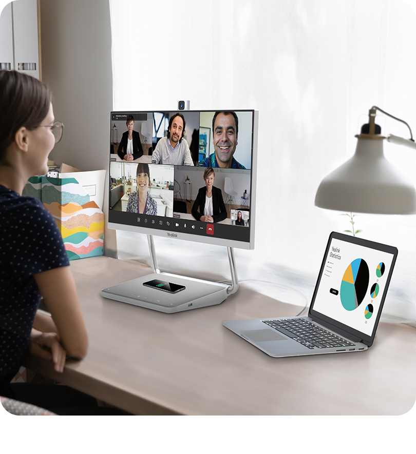 Avec une commutation à un seul bouton, le DeskVision A24 joue un rôle supplémentaire en tant que station de travai